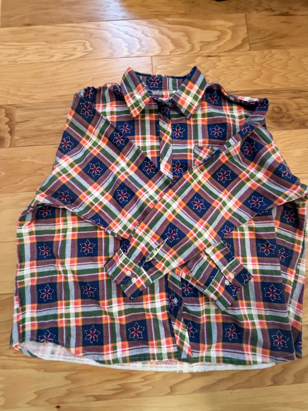 American Sweetheart Women’s 4X Plaid Floral Button Down Flannel style shirt